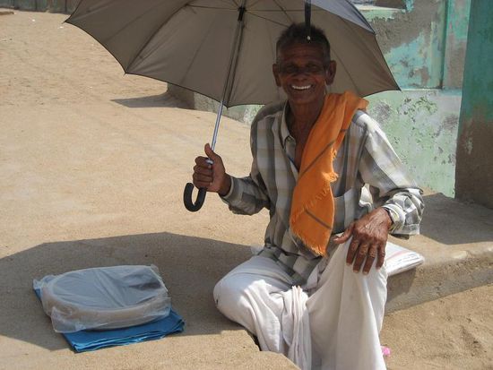 ein froehlicher Mann und sein Waage (Ufertempel)