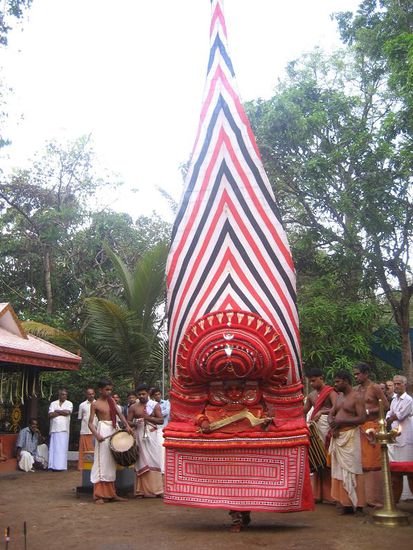 aufwendige Kostuemierung