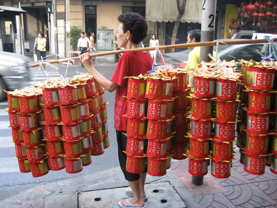 keine Ahnung, wahrscheilich Laternen oder so
