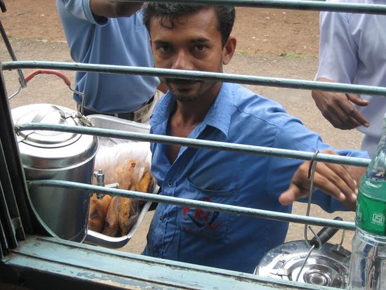 wem die Auswahl im Zug zu wenig ist wird auf gerne von ausserhalb bedient, man muss nicht mal den Zug verlassen