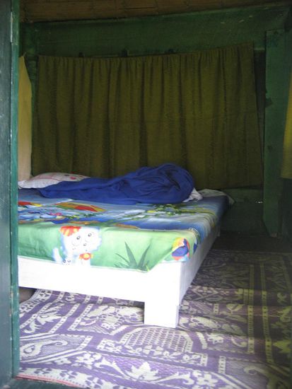 ganz schoen einfach, fuer den gleichen Preis haetten wir zwar ein gerauemiges Zimmer mit Bad bekommen, doch wir haben uns sofort in die schnuckelige Huette verliebt......yessss.....Panoramfenster inklusive