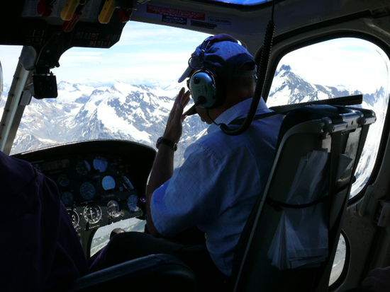 Preisfrage: Wieso sitzen sogar die Piloten auf der falschen Seite? Hier oben gibts doch keine Strassen!