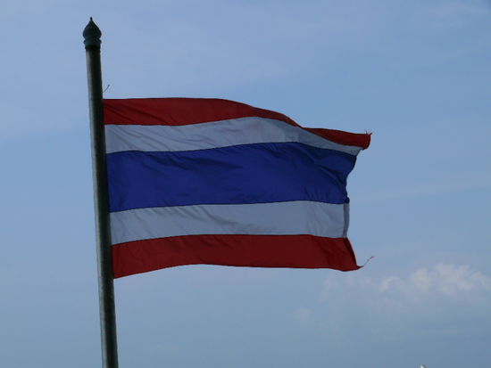 Wie wir dank Finns tollem Kuchen am Anfang unserer Reise wissen, ist dies die Flagge Thailands.