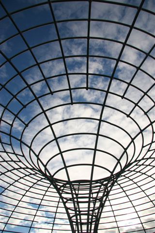 ein Blick in den Himmel vom War Memorial