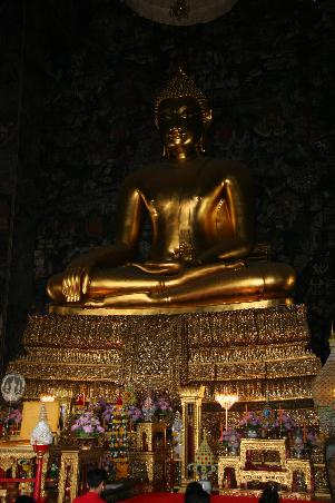 grosser sitzender Budda im Wat Po