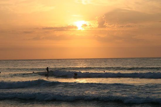Surfer bei Sonnenaufgang am Bondi Beach