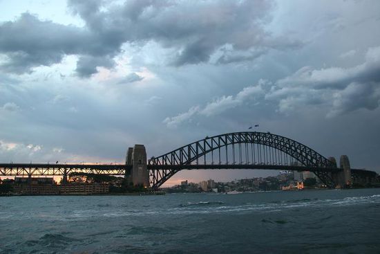 Sydney Harbour Bridge bei Sonnenuntergang