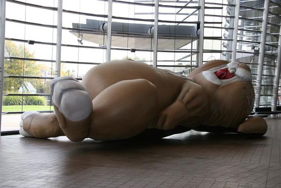 Osterhase in der Art Gallery