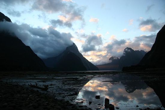 Milford Sound bei Sonnenuntergang