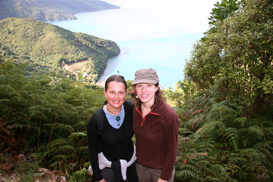 Heidi und Jo auf der ersten Etappe des Queen Charlotte Track