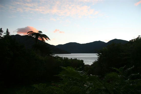 Ausblick vom Wohnzimmer der Mahana Homestead Lodge