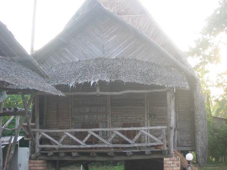 "Mein" Bungalow... *schwaerm* (Hey Thoemi, sieht doch ein wenig aus wie auf Romblon, oder?)