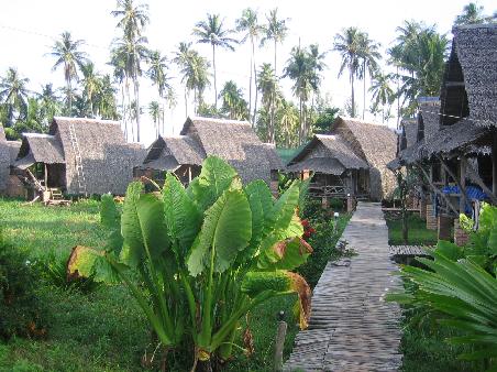 Aussicht von meiner Veranda. Vorbei an den anderen Bungalows und schon ist man am Strand.... Was will man mehr.