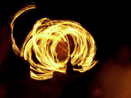 Feuerspiele am Strand, in der Lotus-Bar