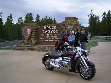 Vor der Einfahrt zum Bryce Canyon.