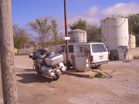 Tankstellen sind auch manchmal nicht so modern ausgebaut...