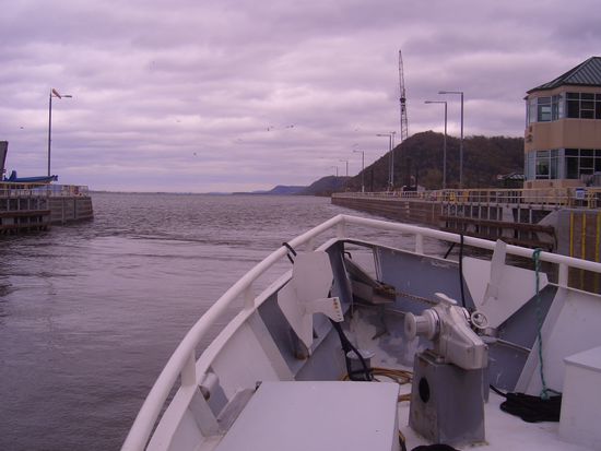 Hier fahren wir wieder aus der Schleuse raus