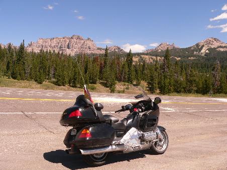GoldWing (schmutzig) im Yellowstone National Park (sauber)