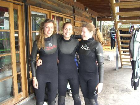 Vorm Surfen in unseren geilen Wetsuits!