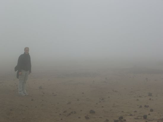 Tongariro Crossing! Ganz schoen nebelig!