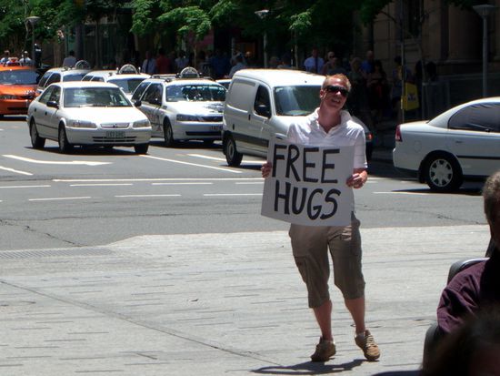 Freie Urmarmung! Das war in Brisbane in der Innenstadt und es sind echt alle drauf eingegangen! Voll cool!
