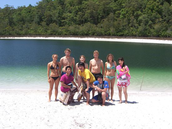 unsere gruppe!(vorne v.l.john,hector,prodo und hinten r.yuna)