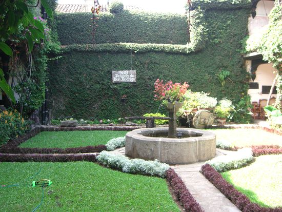 typischer innenhof in antigua!