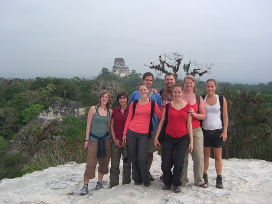 unsere ganze gruppe oben angekommen!
(h.l.inga,anne,rainer,davis,deborah, ich;
v.l. lisa und sarah)