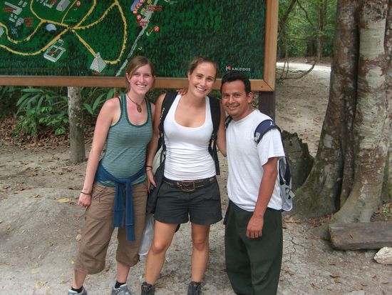 inga, ich und unser spanischer-guide in tikal!