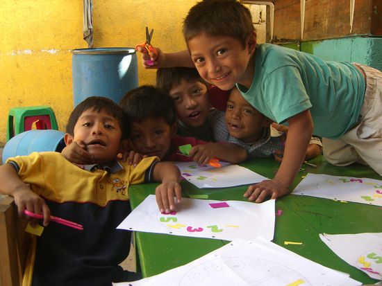 Einige unserer kleinen Racker im Projekt. Normalerweise sind auch Maedchen in der Klasse.Die waren an dem Tag aber nicht da!