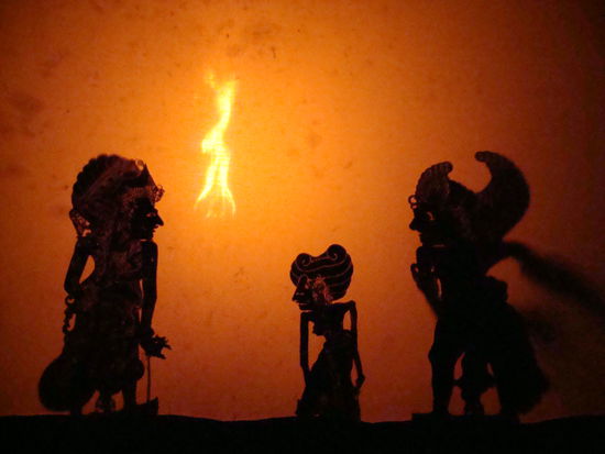 Wayung Kulit. Puppet Shadwo Game. Diese Puppen sind aus Leder und werden von einer Person im Hintergrund gelenk. Ubud