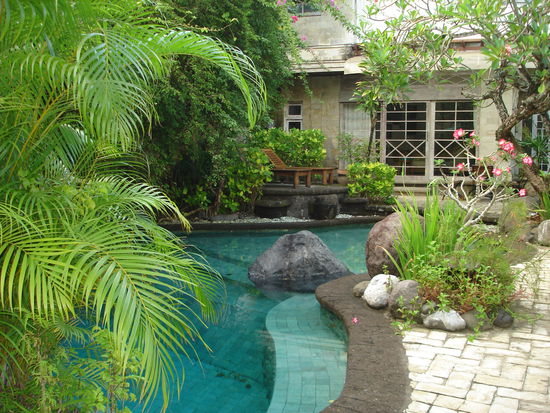 Unser Pool und die anderen Suiten - wir haben Zimmer 2