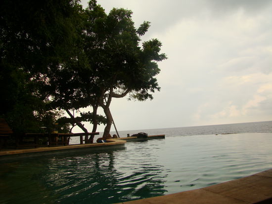 Unser Pool, der ins Meer zu gleiten scheint.....