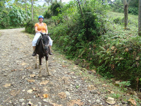 Morena und die Silke beim Horse Back Ridung zum Wasserfall vom El Arenal