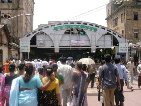 Am Bahnhof in Mumbai.
