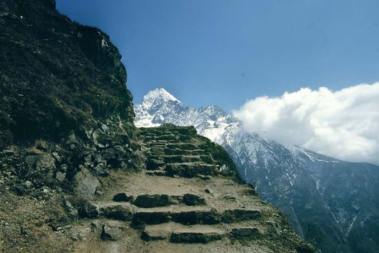 Treppe hoch dann Berg runter
