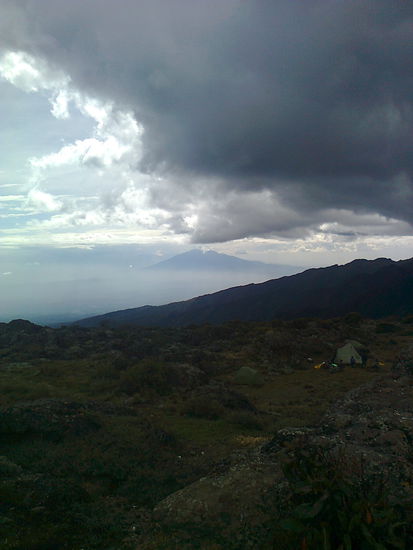 Mt. Meru im Hintergrund