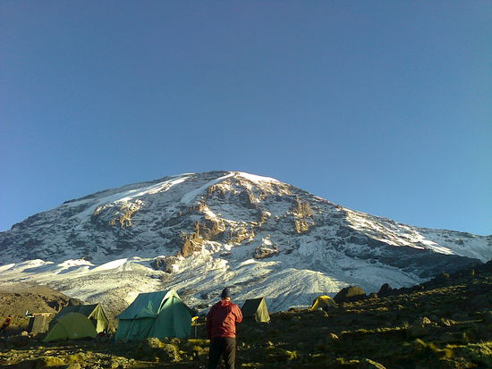 Der Kili in voller Pracht in der Morgensonne...wunderbar