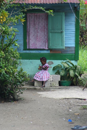 So sehen die Häuser und die kleinen Kinder aus in Livingston. Richtig karibisch !