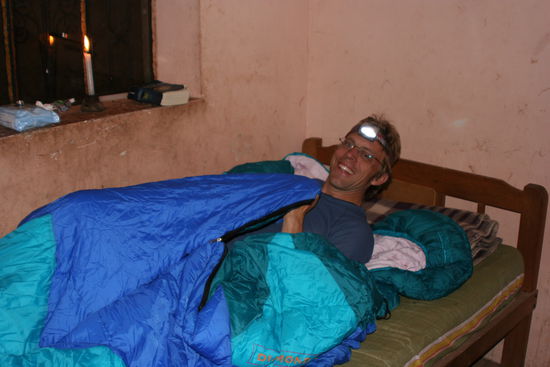 Unsere sehr einfache Unterkunft bei der Gastfamilie in Amantani, das Ding am Kopf ist meine Stirnlampe...