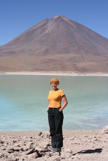 Maite vor dem Licancabour