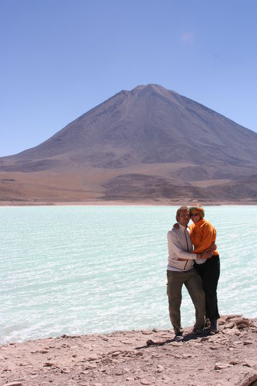 Wir beide vor dem Licancabour