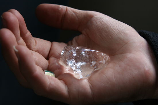 Wir haben Whisky mit diesem Gletschereis getrunken.