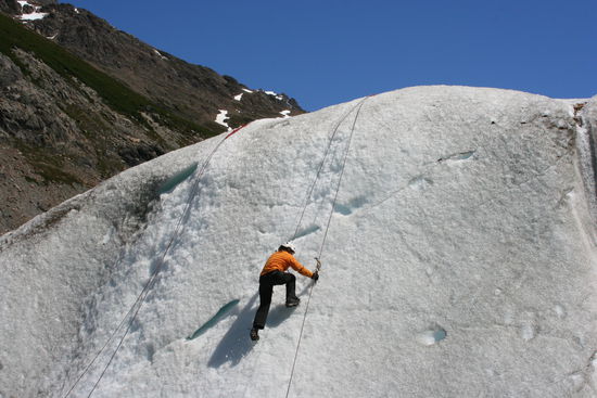 Hier nochmals Maite beim Iceclimbing beim Cerro Torre