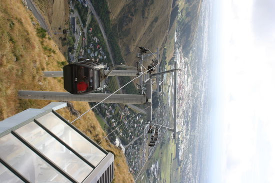 Das ist die Gondola bei Christchurch mit der man auf einen kleinen Berg fahren kann und man Sicht auf Christchurch und Umbebung hat. Leider ist das Bild verdreht...