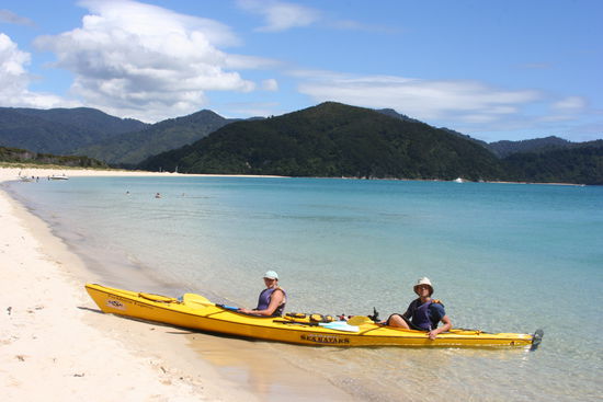 Hier sind wir nach 4 1/2 Stunden paddeln am falschen Strand angekommen und mussten wieder 1 1/2 zuruckpaddeln weil Claudio die Landkarte falsch interpretiert hatte...