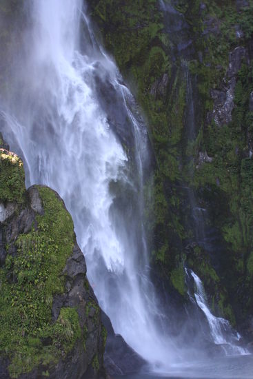Hier der gleiche Wasserfall noch etwas groesser