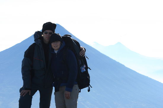 Hier sind wir vor dem Vulkan Agua, den man vom  Vulkan Acatenango aus sieht.