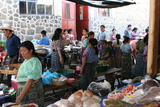 Markt in San Pedro la Laguna am Lago Attitlan