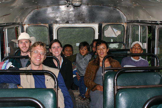 In diesem Bus mussten wir zusammen mit Marc und Fiona 5 Stunden warten wegen einem Erdrutsch...